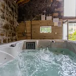 Casa Pyrrhula Murina - Private Jacuzzi بيت للعطل نوردست